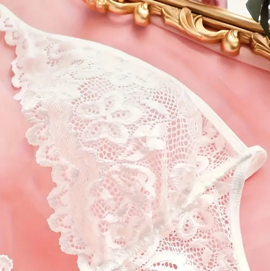 Velvette | Body met kant en diamanten hartjes