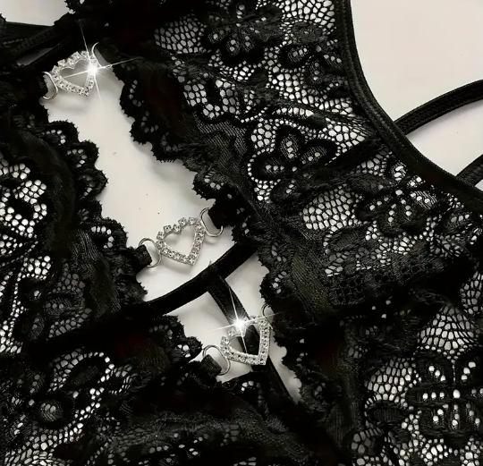 Velvette | Body met kant en diamanten hartjes